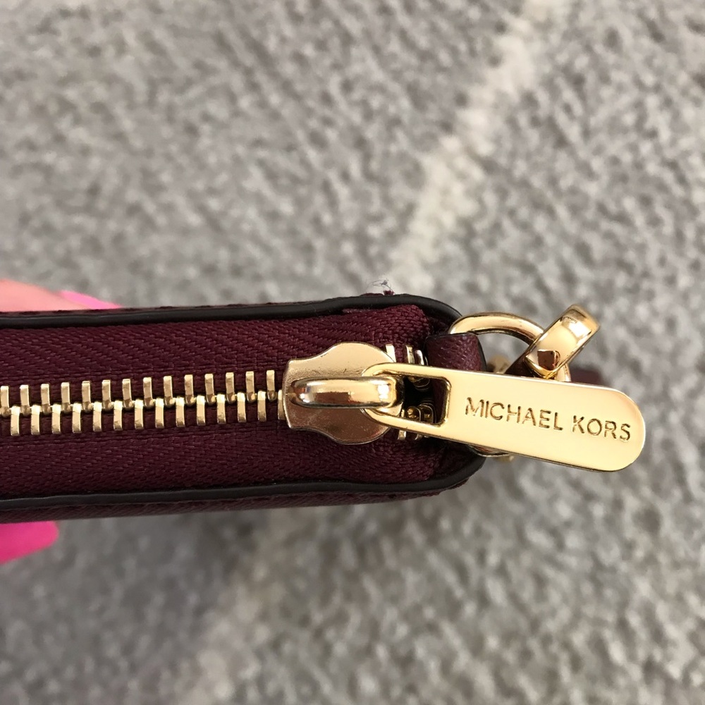 Michael Kors - Jet Set Travel Leather Wallet - Picture 8 of 8